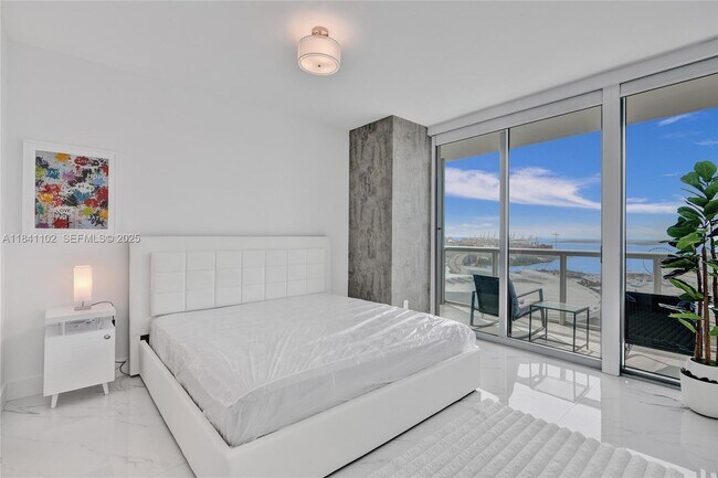 Building Photo - 888 Biscayne Blvd