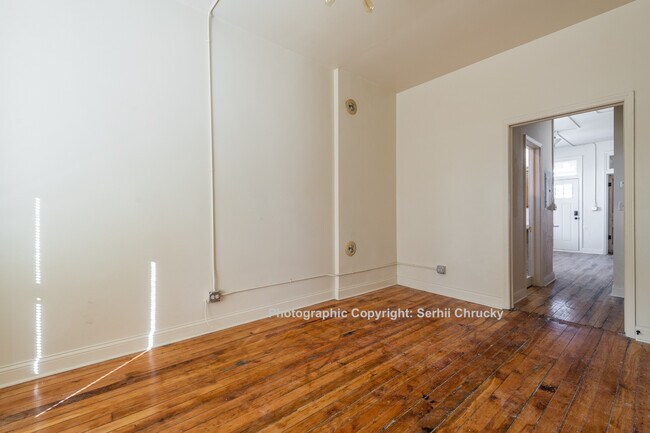 Building Photo - 934 W 19th St