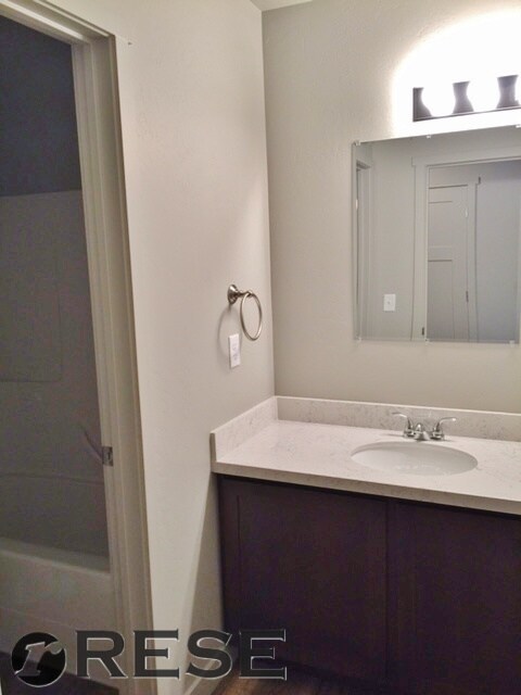 Building Photo - Awesome Vineyard THouse w attached one car garage