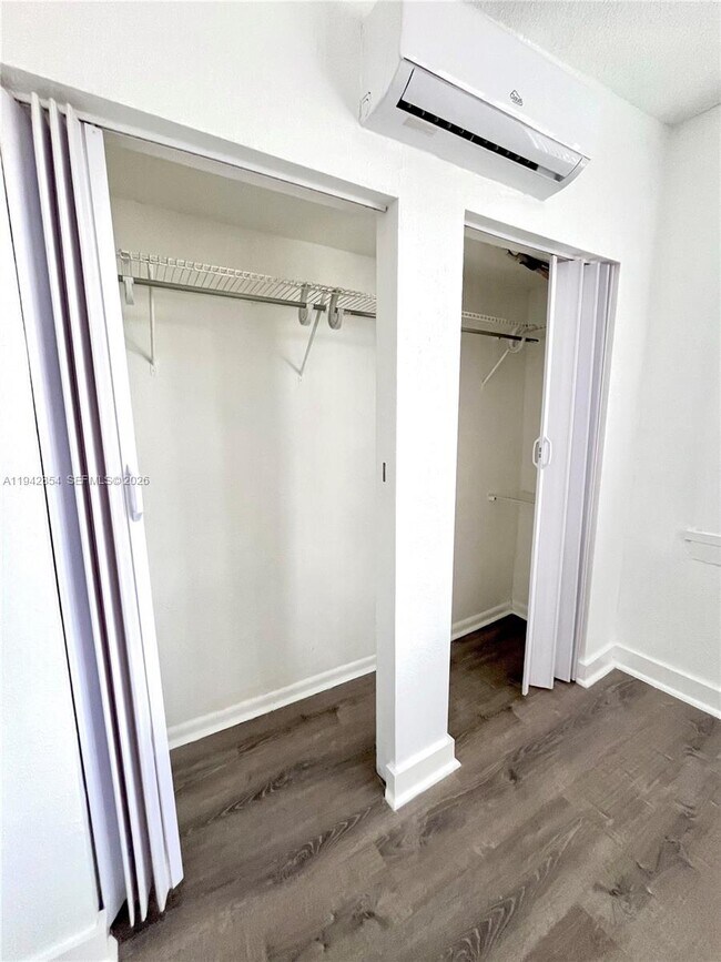 Building Photo - 501 SW 6th Ct