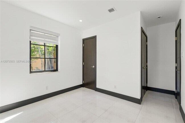 Building Photo - 519 Alhambra Cir