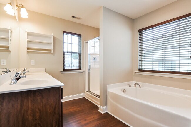 Building Photo - 180 Davelyn Ct