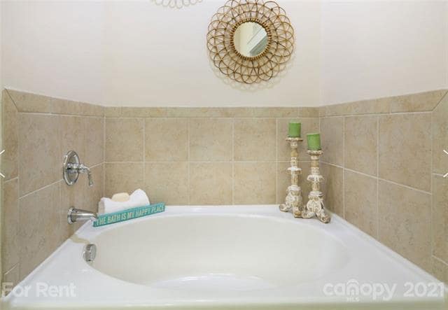 Building Photo - 9921 Holly Center Dr