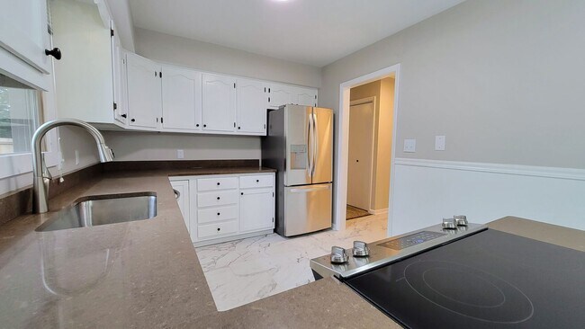 Building Photo - 1601 Coventry Dr