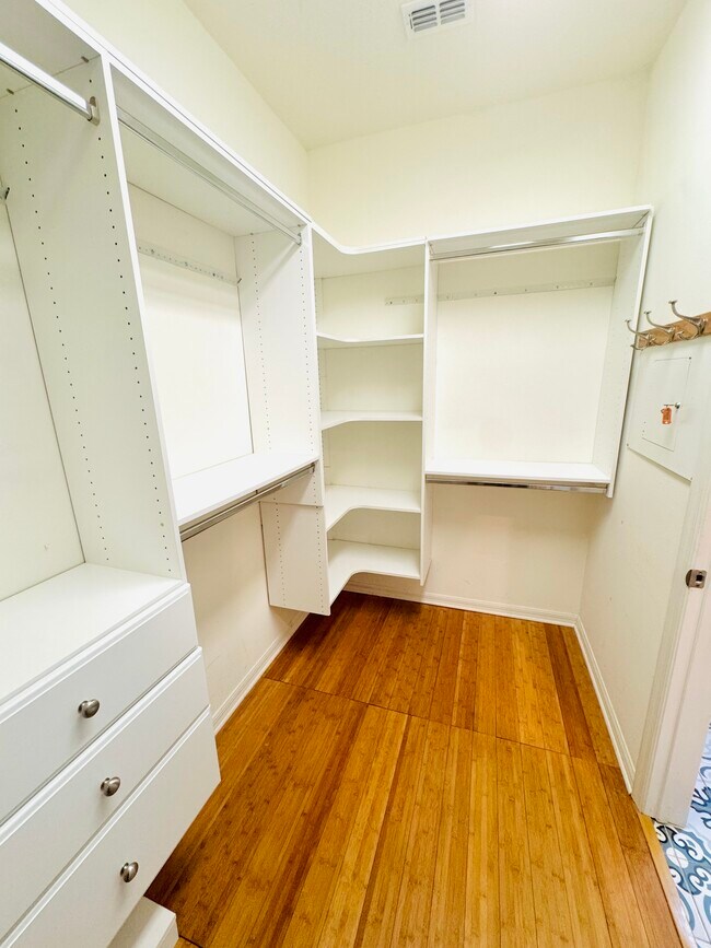 Building Photo - 519 Bottlebrush Loop