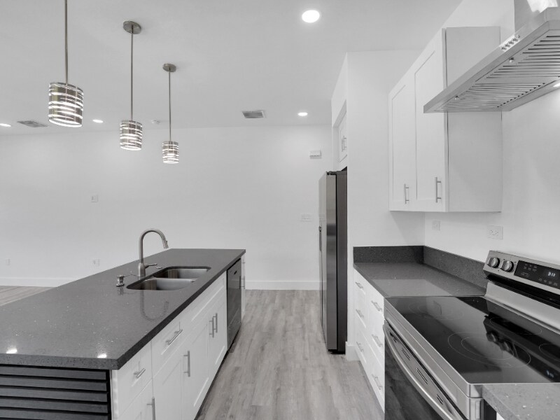 Building Photo - 760 SW 10th St