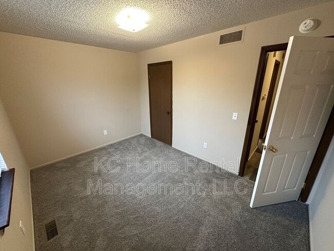 Building Photo - 426 Castle Dr