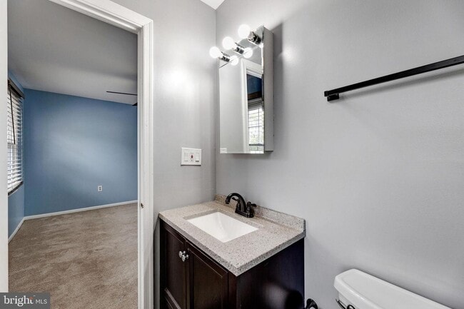 Building Photo - 18 Chantilly Ct