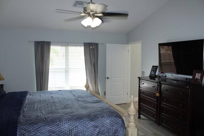 Building Photo - 12872 Meadowbend Dr