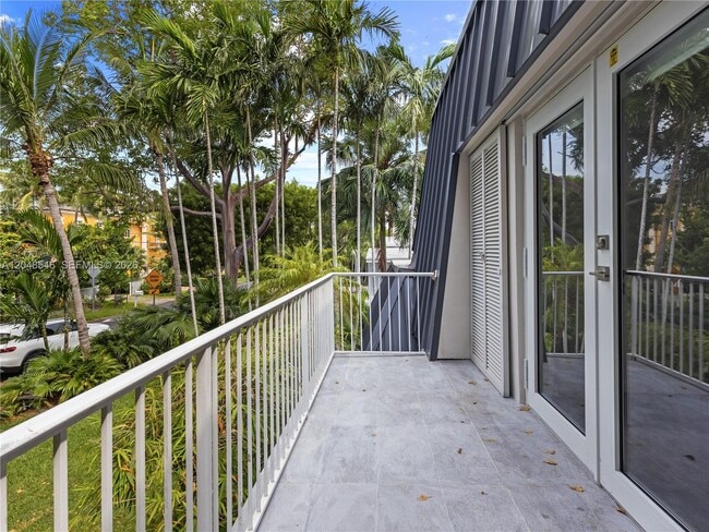 Building Photo - 651 S Mashta Dr