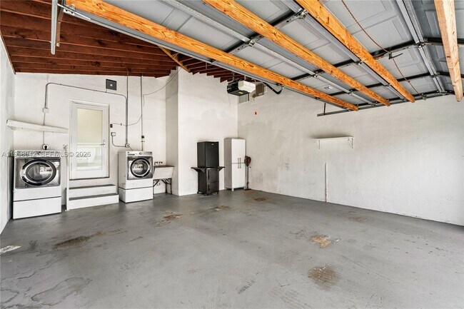 Building Photo - 3505 Crystal View Ct