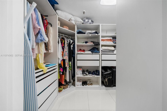 Building Photo - 445 Poinciana Island Dr