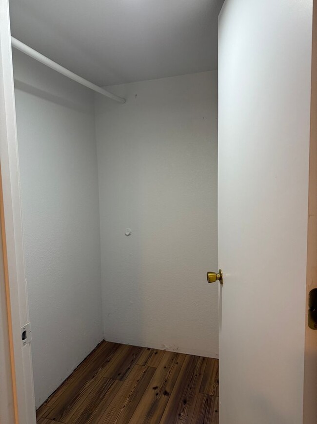 Building Photo - 1431 Central Ave