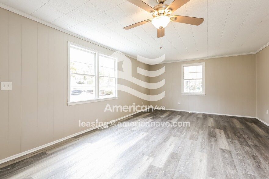 Building Photo - 2229 Ridgewood Ave