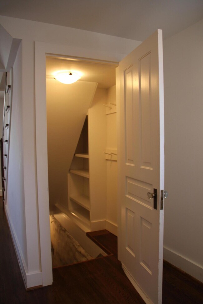 Building Photo - 310 2nd St