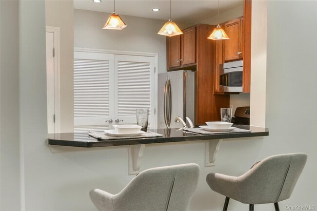 Building Photo - 410 Westchester Ave