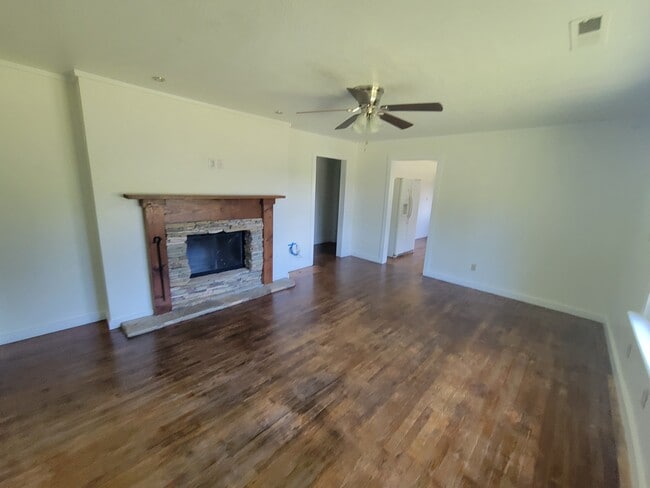 Building Photo - 317 Poplar St