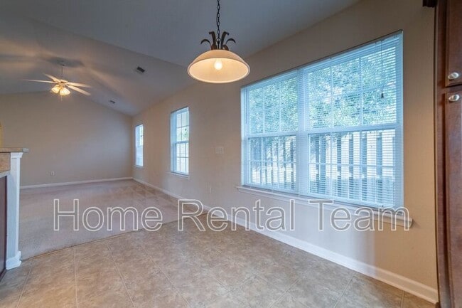 Building Photo - 37 Twin Oaks Pl