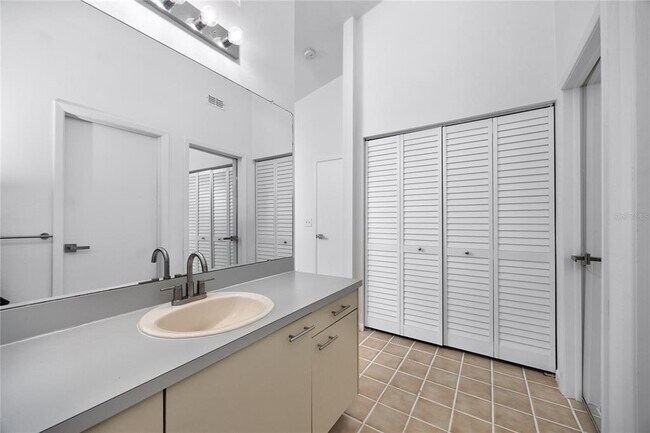 Building Photo - 944 SAN CARLOS Ct