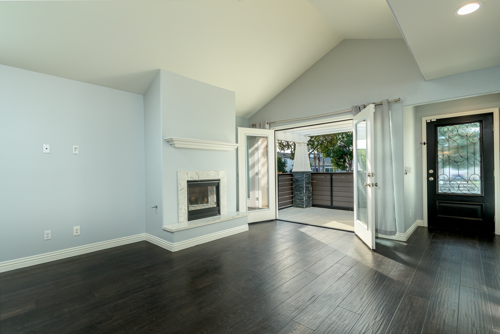 Building Photo - 736 N Wilton Pl