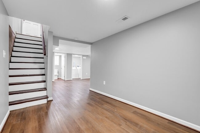 Building Photo - 2103 Chelsea Terrace