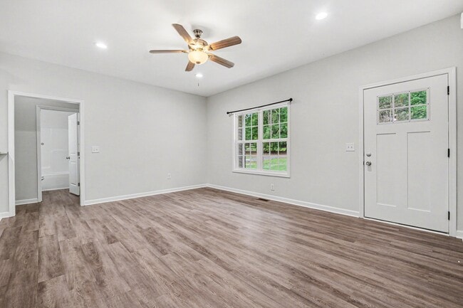 Building Photo - 324 N Milford Dr