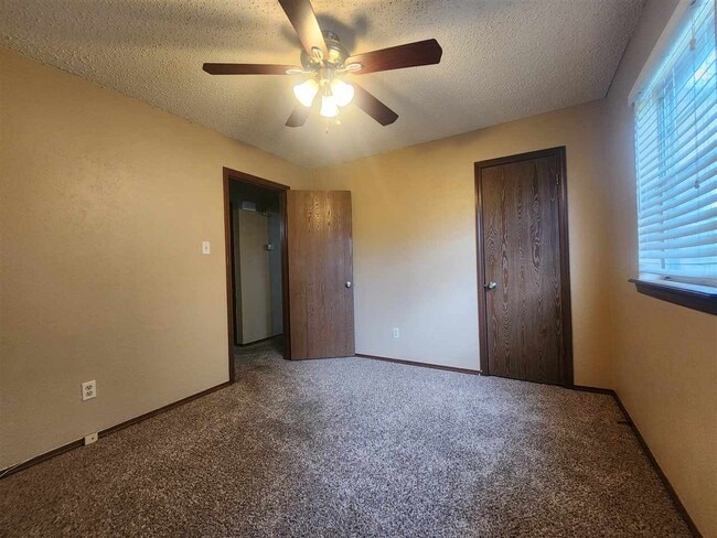 Building Photo - 7938 NW Crossland Cir