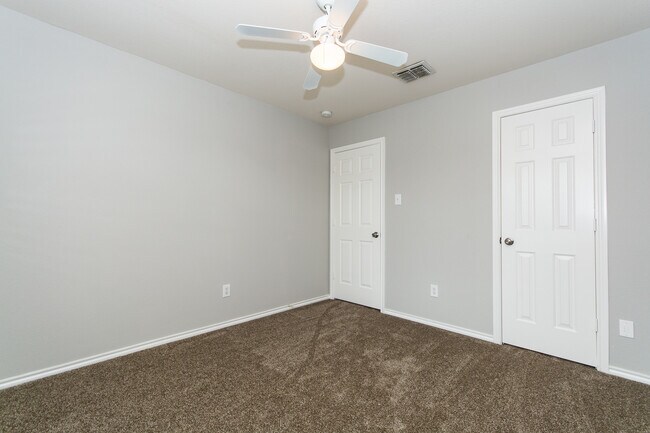 Building Photo - 1413 Gordon Dr
