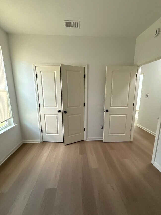 Building Photo - Fully Renovated Spacious 3BR in South Memphis – Section 8 Welcome