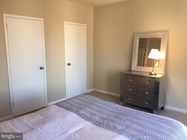 Building Photo - 135 S 19th St