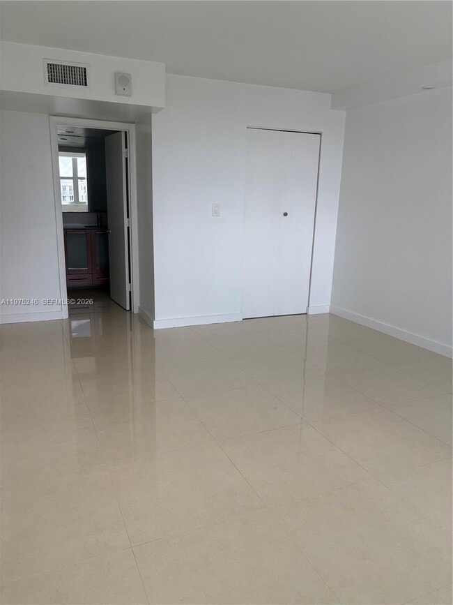 Building Photo - 16558 NE 26th Ave