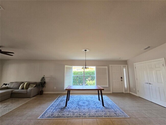 Building Photo - 11895 Iselle Dr