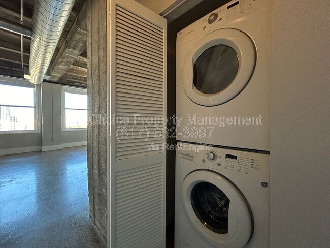 Building Photo - 221 W Lancaster Ave