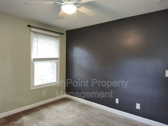 Building Photo - 303 Cedarwood Ln