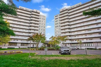 Building Photo - 3200 Park Ave