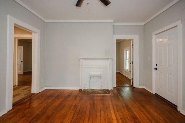 Building Photo - Move-in special: 50% off 1st month's rent – Newly Renovated 2 Bedroom Home!