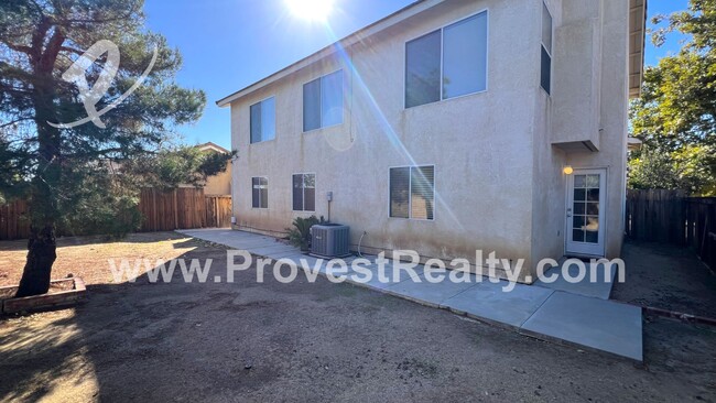 Building Photo - 4 Bed, 2.5 Bath Hesperia Home!!