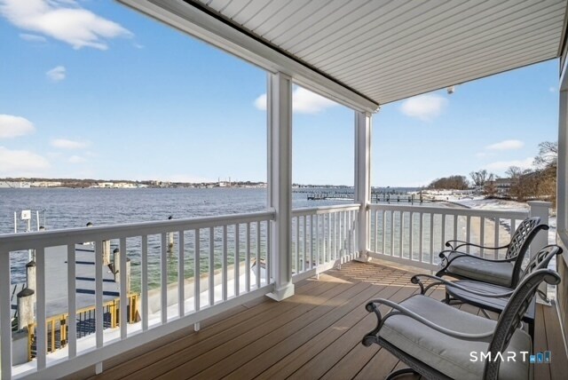 Building Photo - 352 Pequot Ave