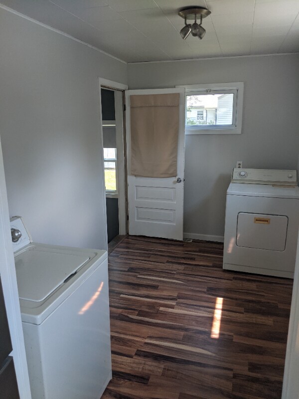 Building Photo - 1077 Davey Ave