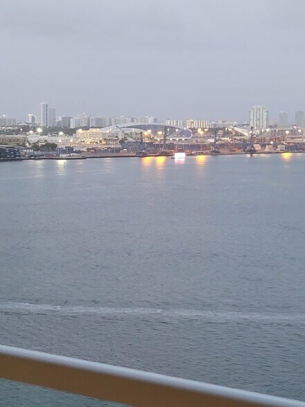 Building Photo - 800 Claughton Island Dr