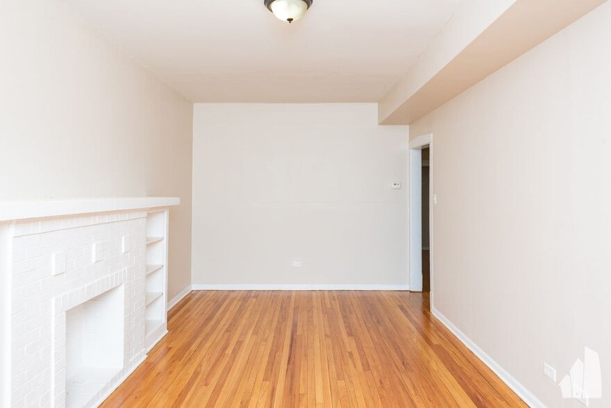 Building Photo - 3751 W Sunnyside Ave