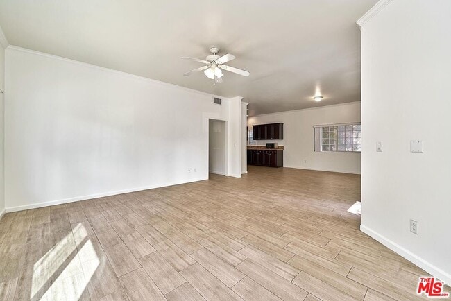 Building Photo - 705 S Gramercy Pl