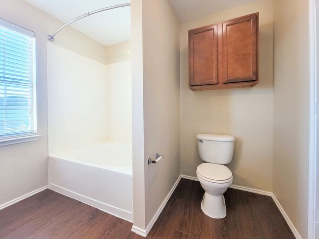 Building Photo - 1007 Ranchero Rd