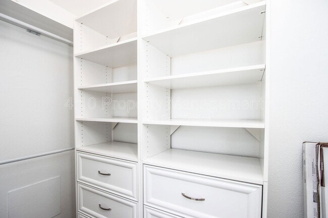 Building Photo - 1718 S Longmore