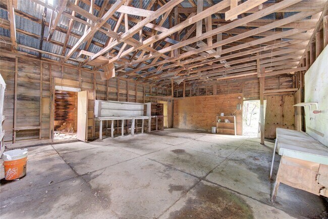 Building Photo - 808 TX-393 Loop