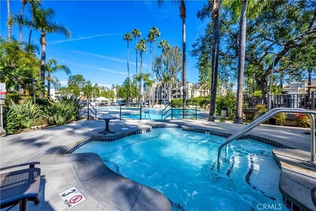 Building Photo - 21450 Burbank Blvd