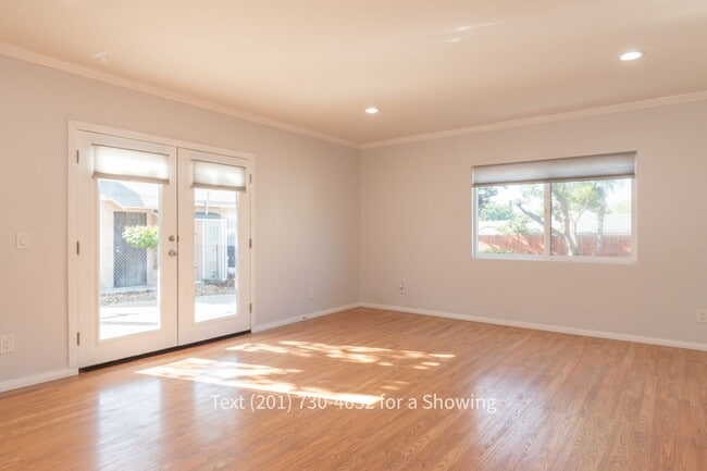 Building Photo - 4 Bedroom, 2 Bath House with Garage