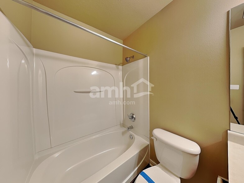 Building Photo - 4482 Heritage Dr