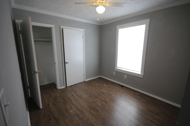 Building Photo - Stylish 2BR Retreat in Vibrant Highland Park Neighborhood!