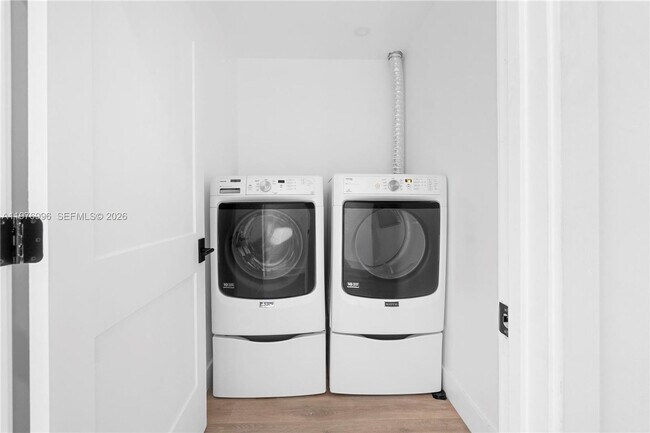 Building Photo - 461 SW 1st St